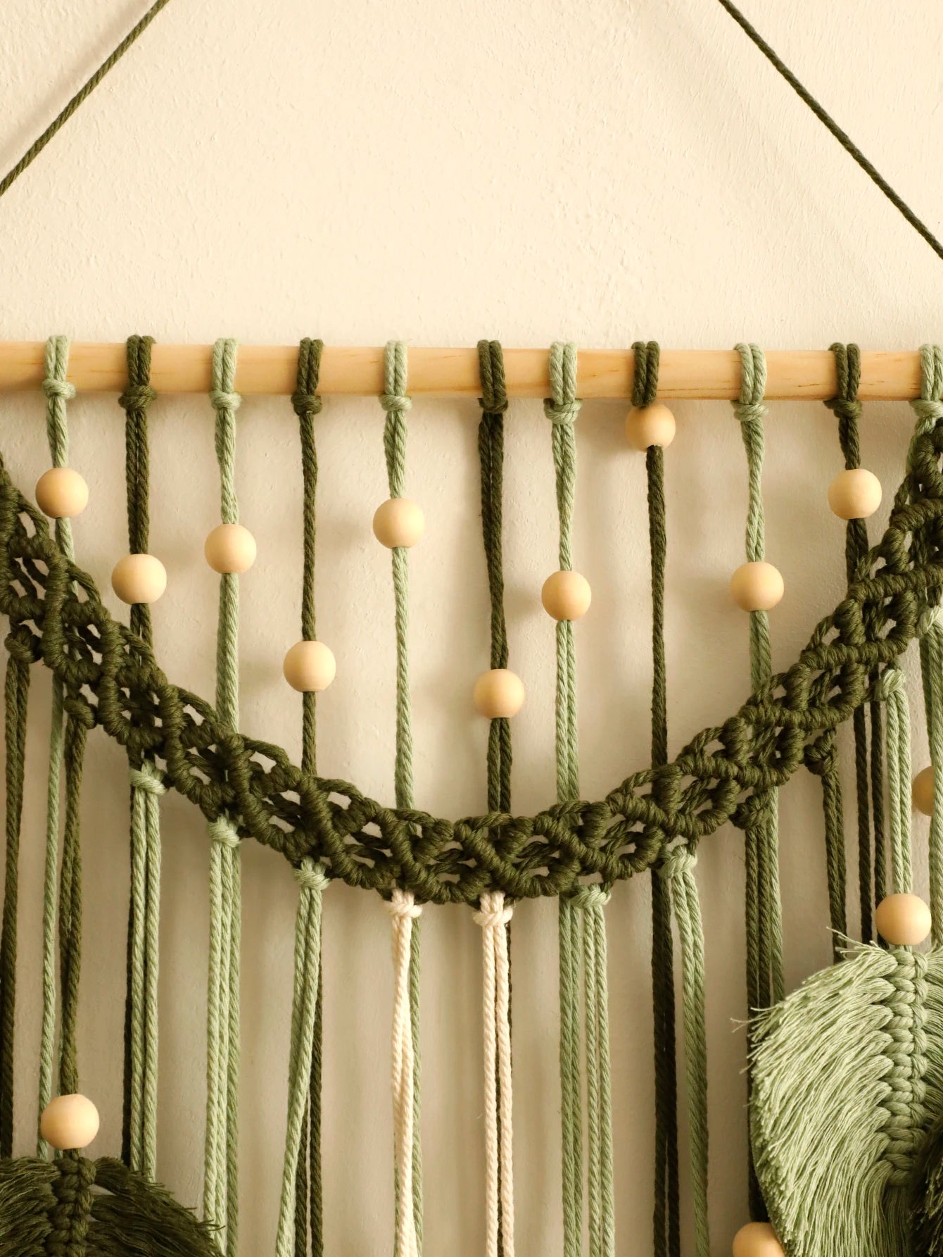 Handmade Macrame Leaf Tapestry – Boho Wall Hanging in Natural Cotton